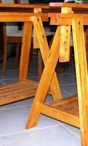 Locação de cavaletes de madeira Locação de cavaletes de madeira